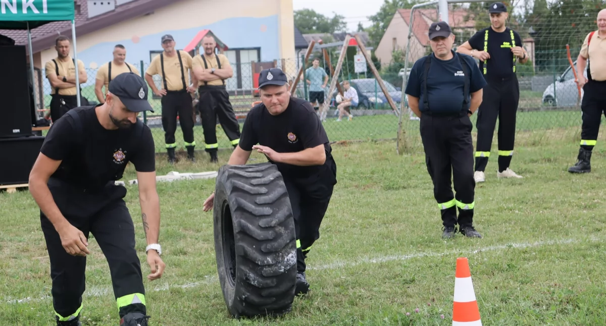 II Zawody Sportowo-Pożarnicze dla Oldbojów w Kamionce: swoich sił spróbował nawet wójt