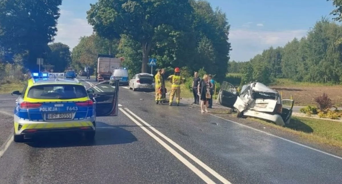 Zderzenie czterech aut pod Sieradzem - jedna osoba w szpitalu