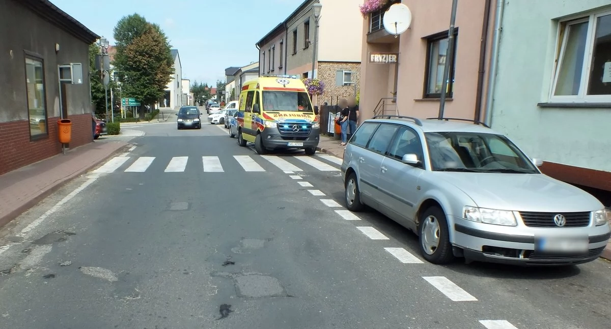 Potrącenie kobiety na pasach. 73-latka trafiła do szpitala