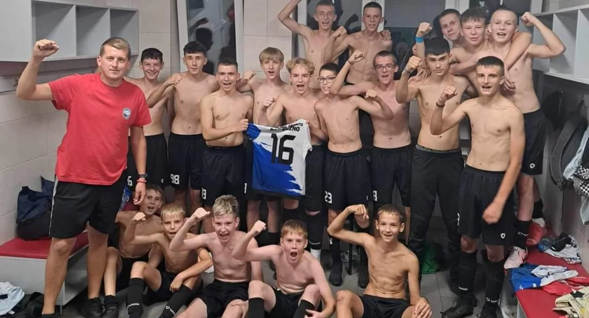 Mocne wejście trampkarzy AS Pajęczno do drugiej ligi wojewódzkiej: Lider po czterech kolejkach!