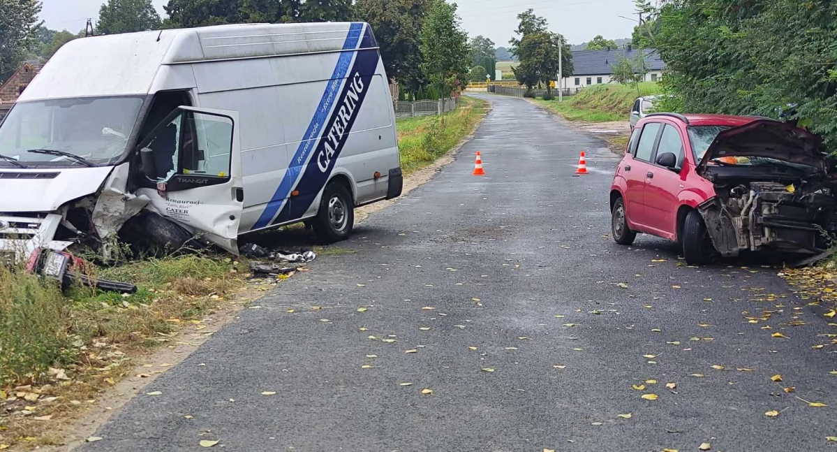 Zderzenie osobówki z dostawczakiem. Dwie osoby w szpitalu!