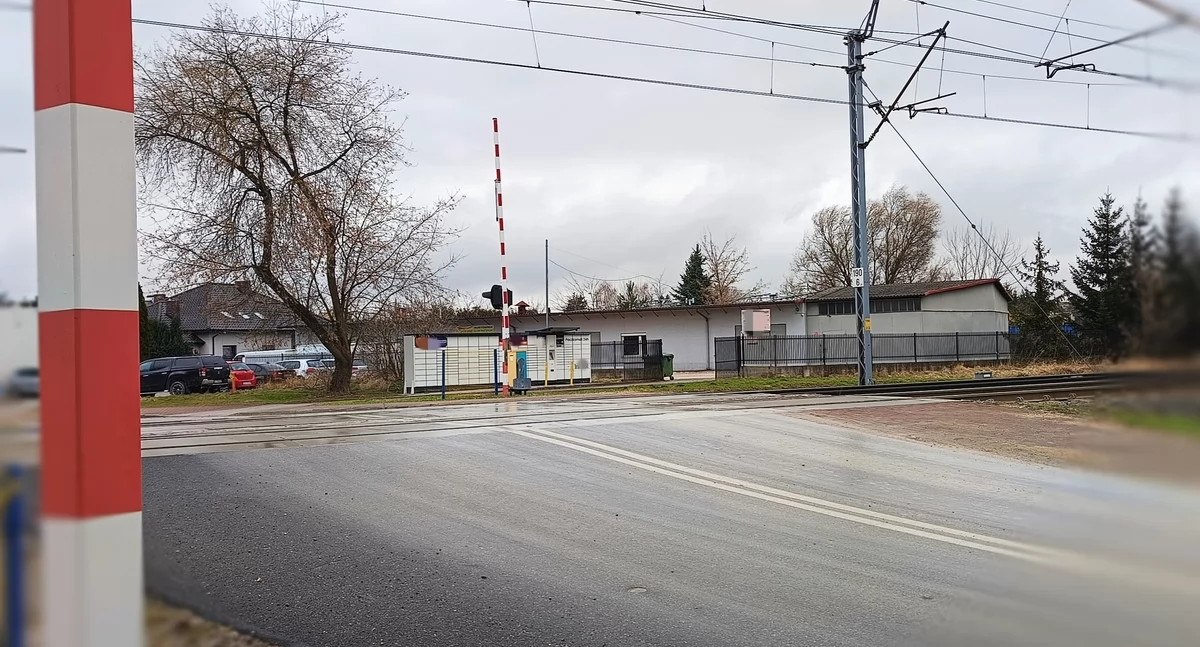 Przejechał przez przejazd kolejowy na czerwonym świetle - okazało się, że nie miał prawa jazdy