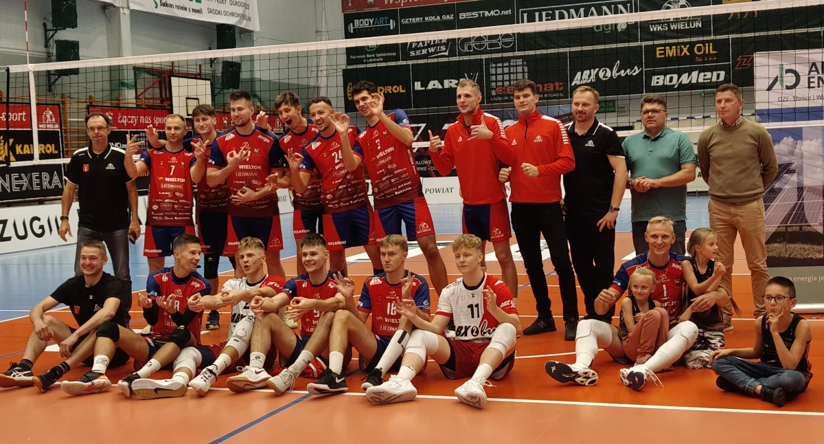 Wieluńska drużyna siatkarzy zwycięstwem rozpoczyna sezon 2024/2025. WKS Wieluń - Mlks Volley Gubin 3:0