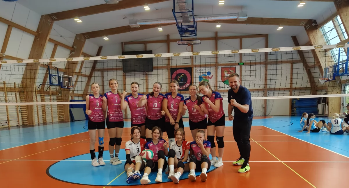 Udane otwarcie sezonu juniorek siatkarskiego WKS-u Wieluń. Zacięty mecz zakończony zwycięstwem 3:2