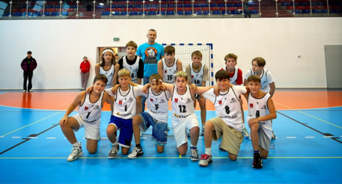 Wieluńska drużyna koszykarska U13 zainaugurowała sezon ligowy – ambitny debiut pomimo porażki