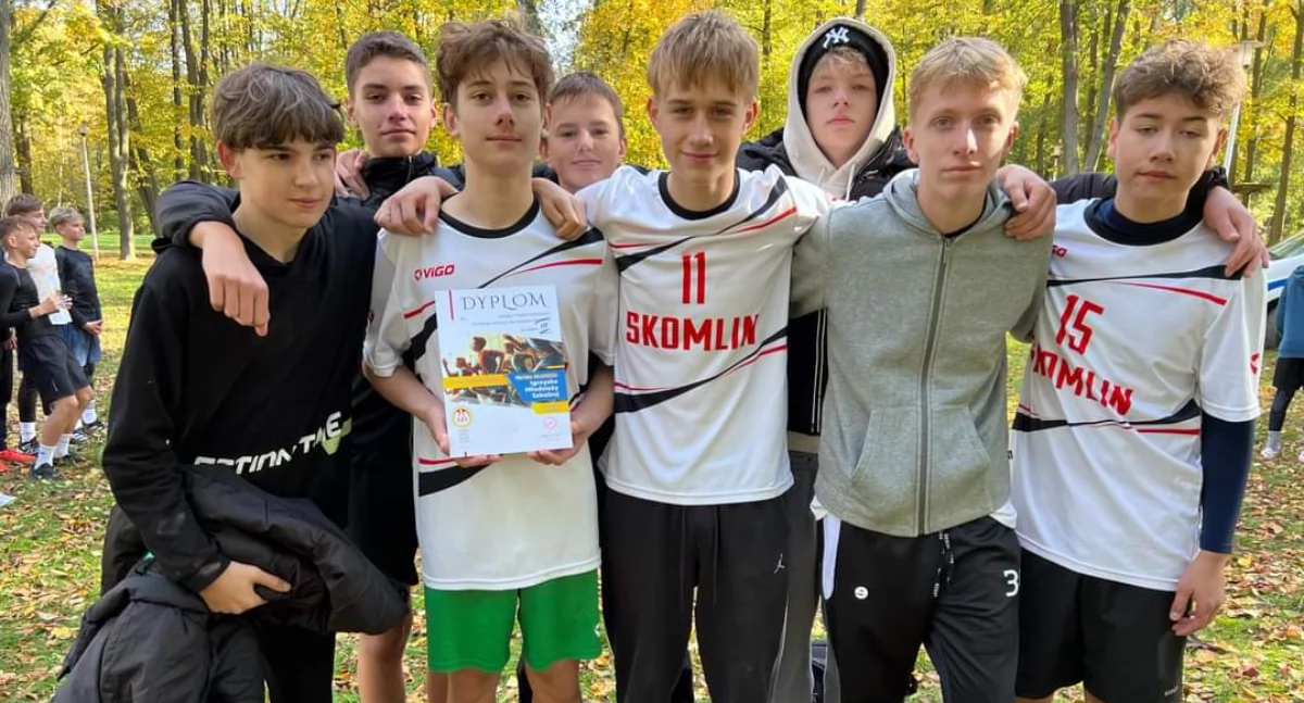 Sukcesy uczniów Szkoły Podstawowej ze Skomlina w półfinałach wojewódzkich biegów przełajowych