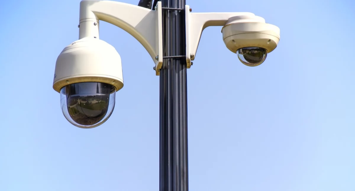 Będzie bezpieczniej w Osjakowie - powstanie nowy monitoring, pojawi się defibrylator
