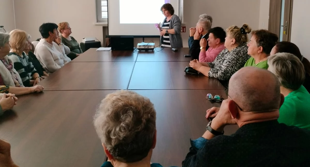 Seniorzy spotkali się z psychologiem - rozmawiali o depresji 