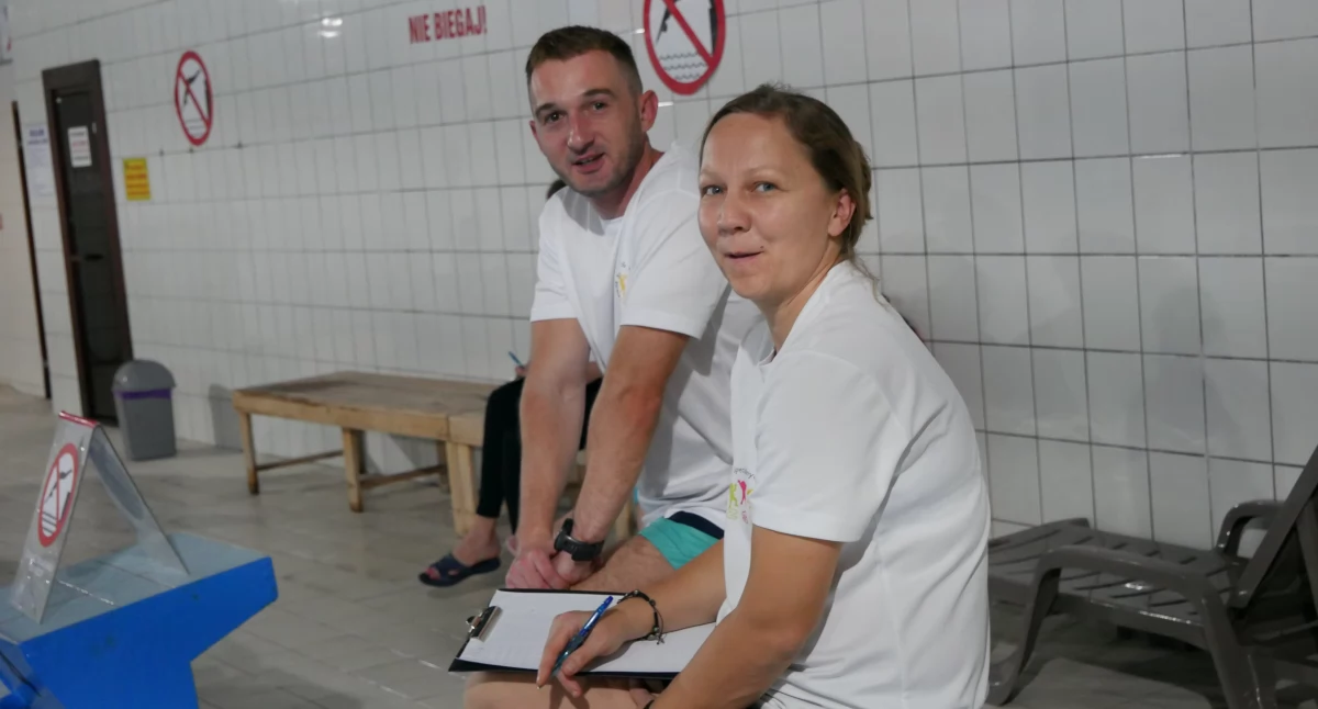 Nocny Maraton Pływacki „Płyniemy po zdrowie” przyciągnął tłumy