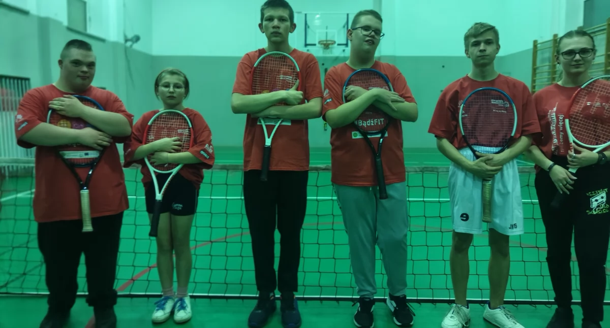 Powiatowy Program Upowszechniania Tenisa w Wieluniu: Szansa dla uczniów Zespołu Szkół Specjalnych na rozwój sportowy