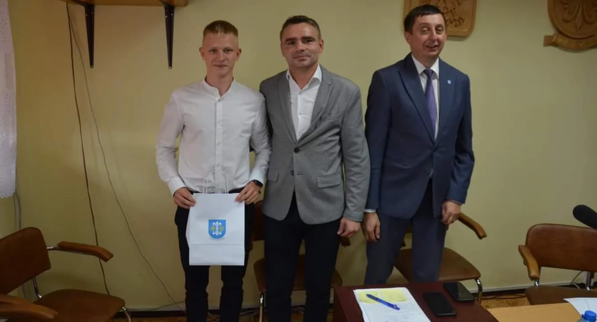 „Otrzymana nagroda jest dla mnie ogromnym wyróżnieniem” – Gmina Wierzchlas wspiera biegacza Michała Batora w dalszym rozwoju