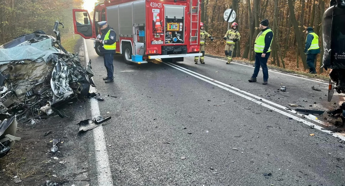 Śmiertelny wypadek. Osobówka zderzyła się z ciężarówką 