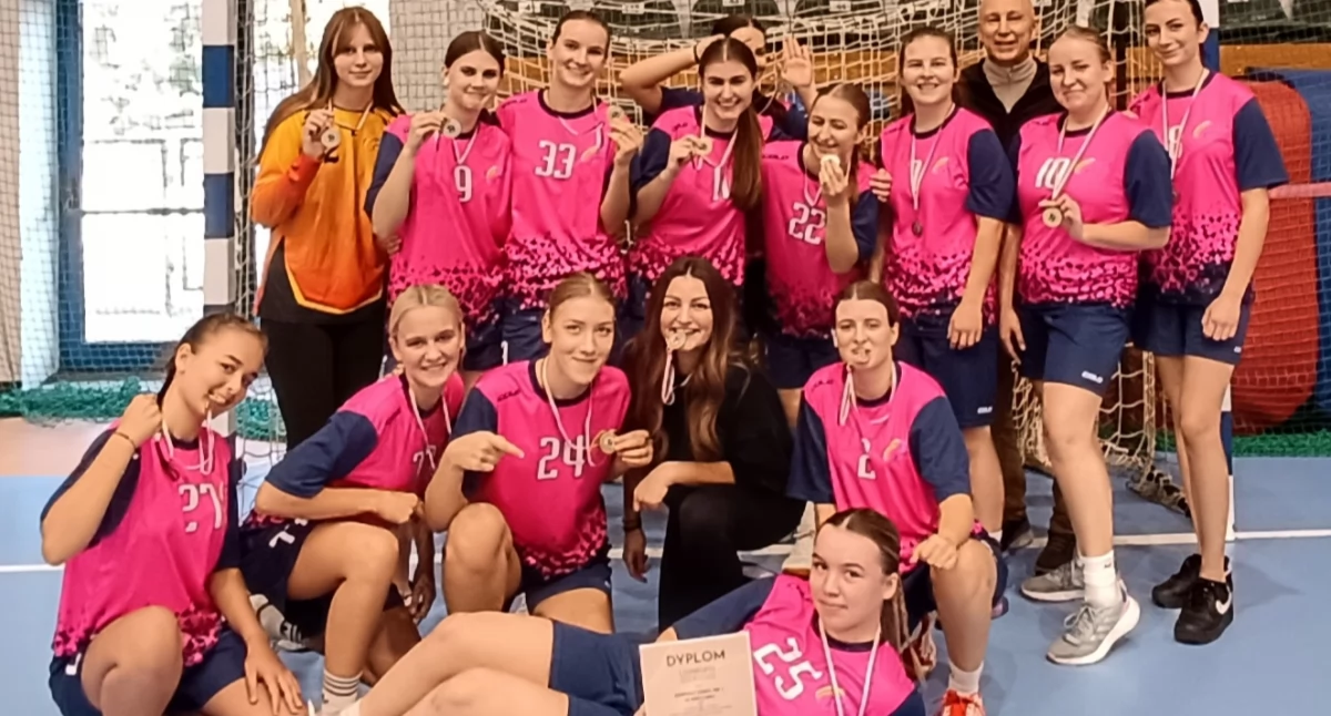 Zespół Szkół nr 1 dominuje  w Powiatowych Mistrzostwach w Piłce Ręcznej - Licealiada 2024/25