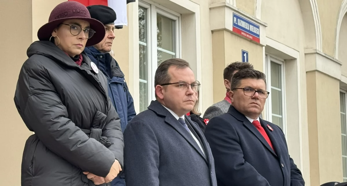 Święto Niepodległości w Wieluniu i mocne, choć kontrowersyjne, przemówienie burmistrza Pawła Okrasy
