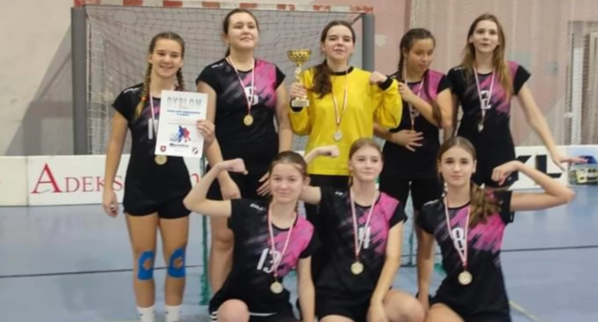Mistrzostwa Powiatu Wieluńskiego w Unihokeju: Triumf szkół podstawowych z Pątnowa i Ostrówka