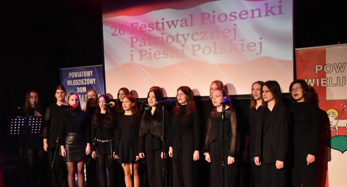 I miejsce w XXVI Międzypowiatowym Festiwalu Piosenki Patriotycznej i Pieśni Polskiej dla zespołu z II LO w Wieluniu