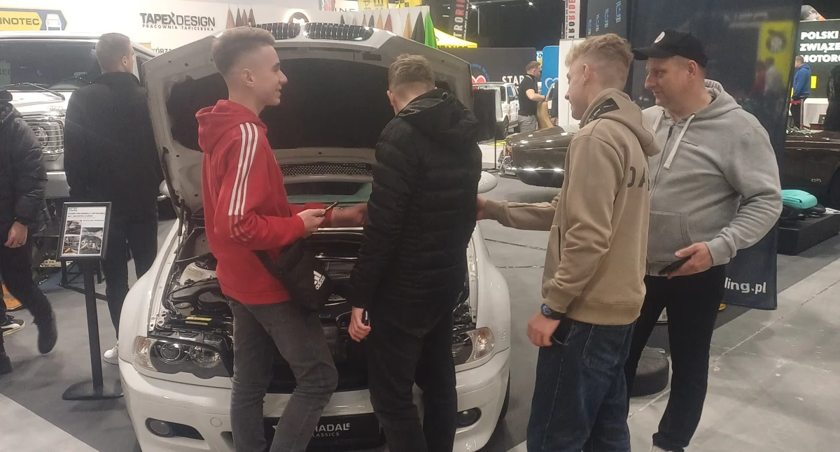 Wieluńska młodzież na Warsaw Motor Show. Okazja do poznania trendów motoryzacyjnych i nawiązania kontaktów zawodowych