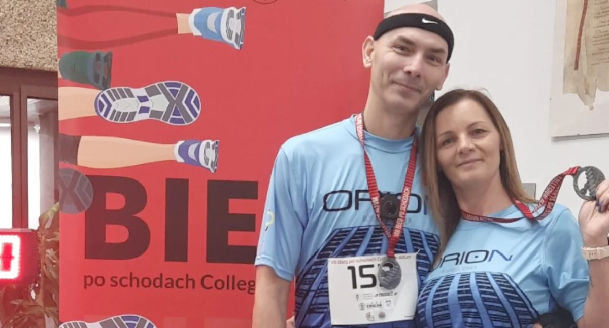 Rodzinnie na szczycie! W trójkę wbiegali na poznańskie Collegium Altum