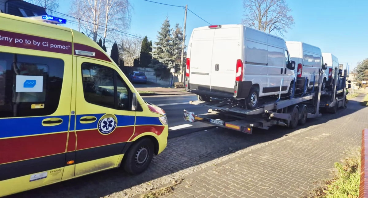 Kolizja w Wieluniu: laweta uderzyła w osobówki