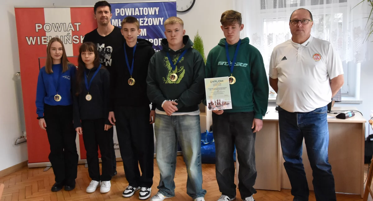 Szachowy triumf II LO w Wieluniu. Awans do finału wojewódzkiego wywalczony!
