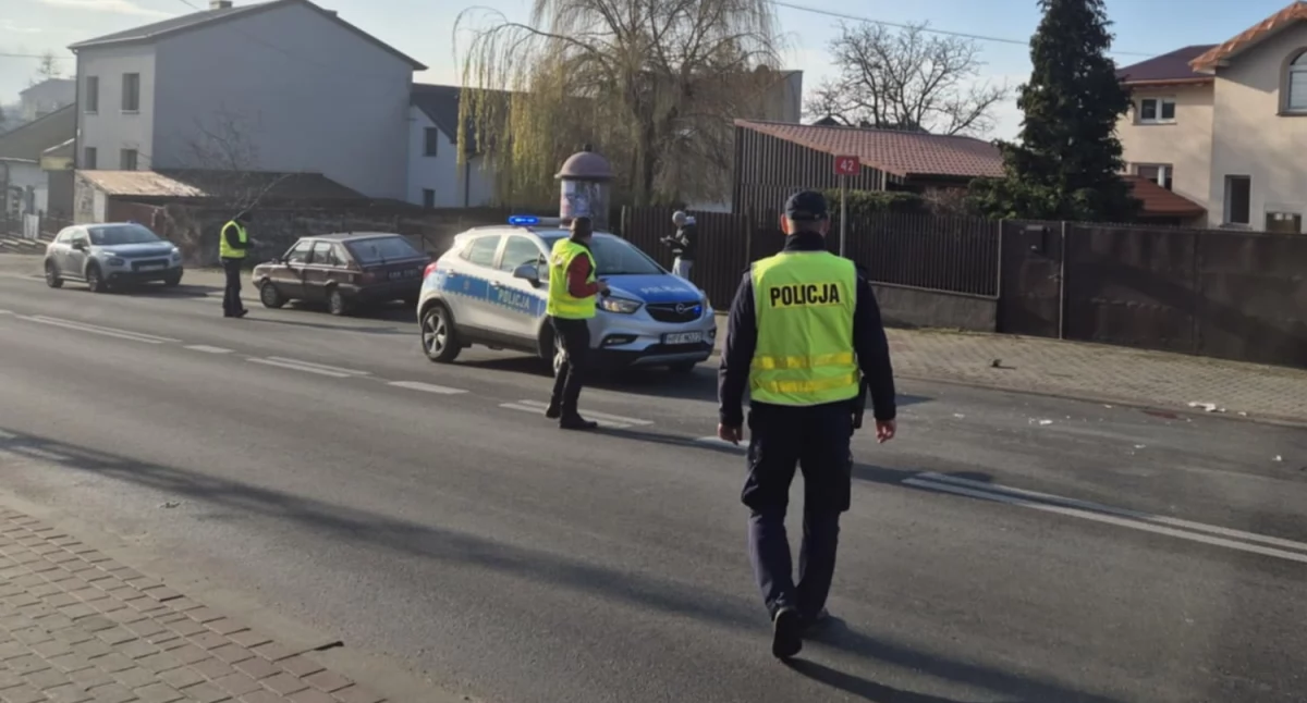 Pajęczno: 76-latek potrącił pieszą na przejściu dla pieszych