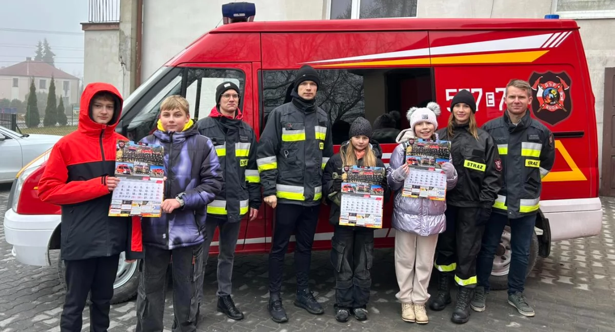 W nowy rok z kalendarzem od strażaków pod pachą