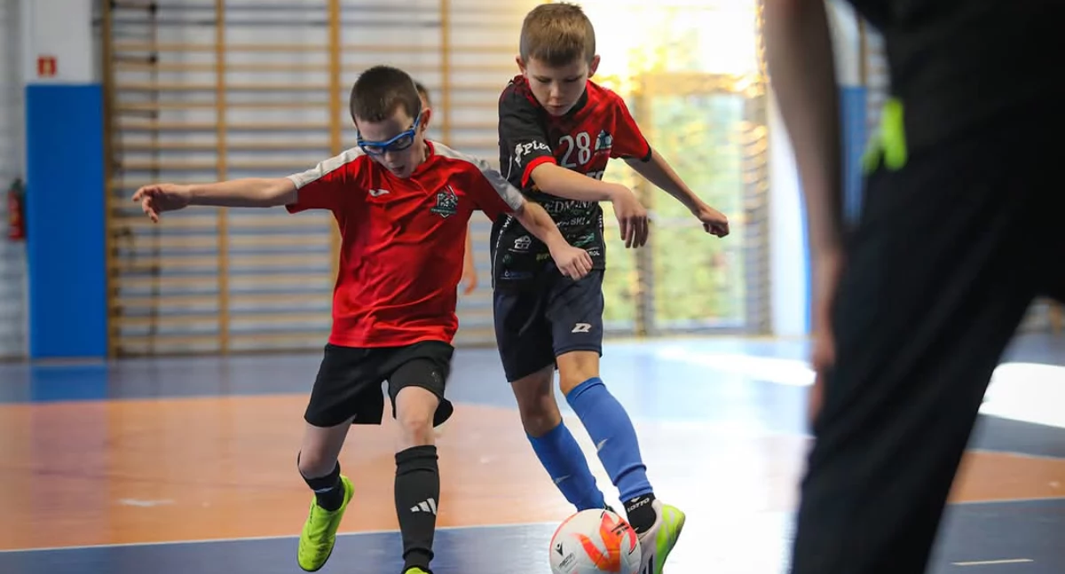 Turniej Przyjaciół Młodej GieKSy. Młodzi piłkarze WKS-u Wieluń na turnieju w Katowicach