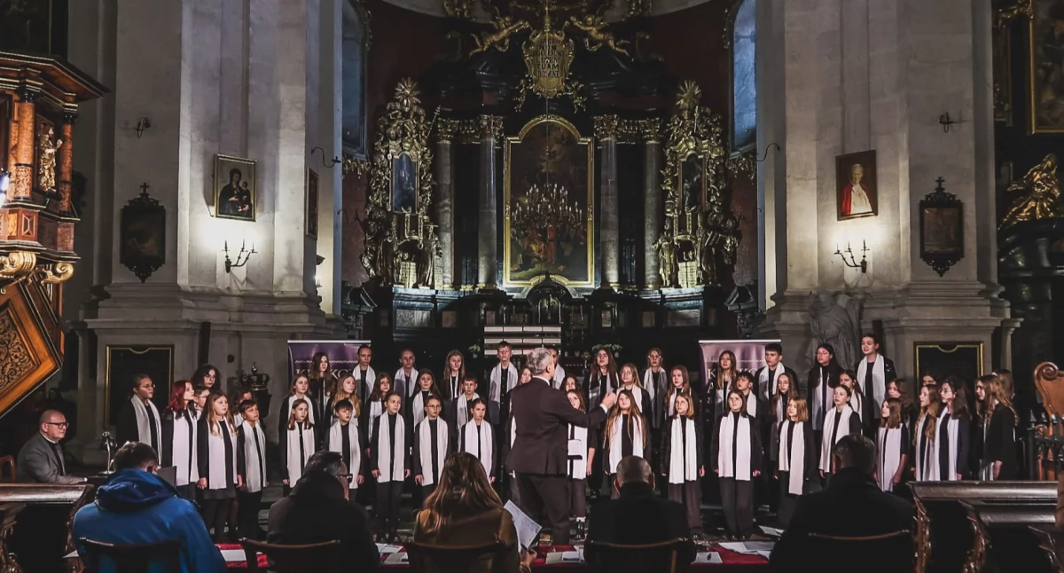 Srebrny Dyplom dla chóru Państwowej Szkoły Muzycznej w Wieluniu