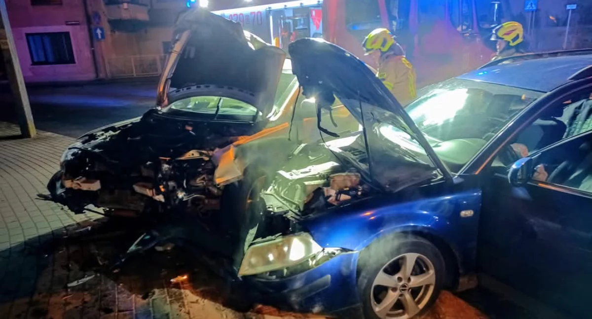 Wypadek w Praszce: zderzyły się dwa samochody osobowe