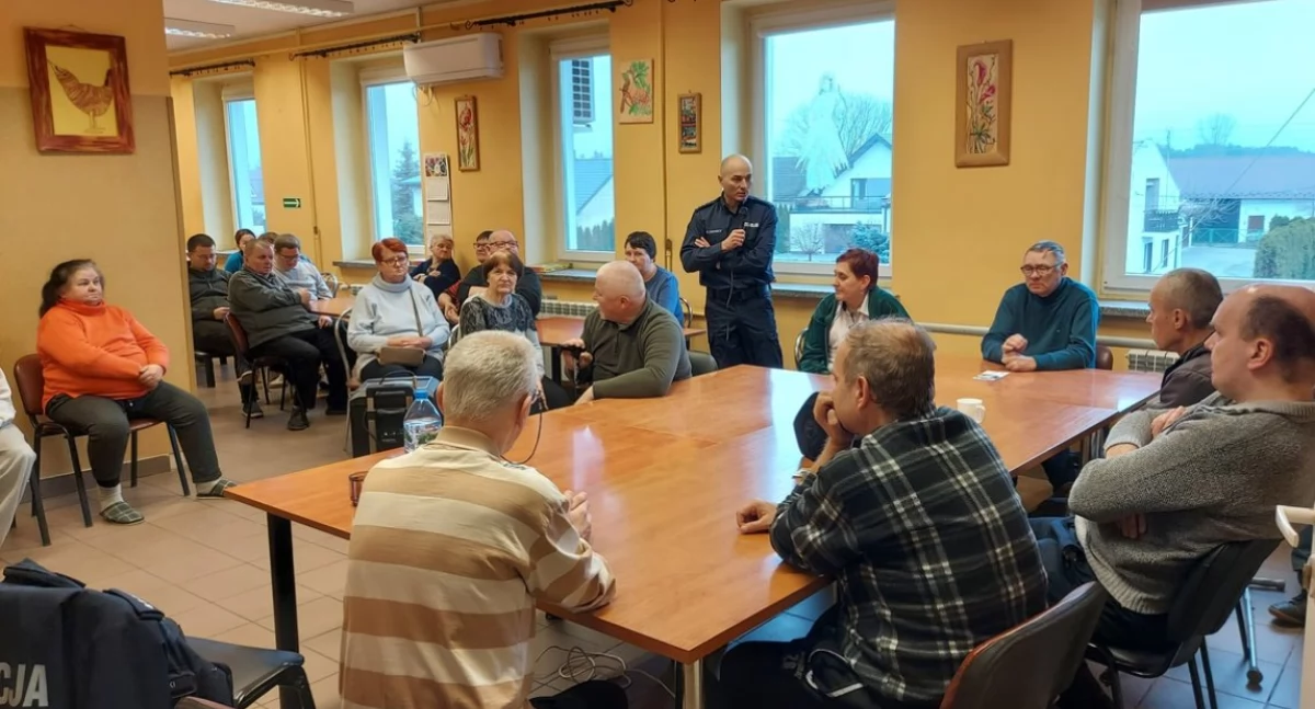 Policjant odwiedził seniorów - opowiadał o sposobach działania oszustów