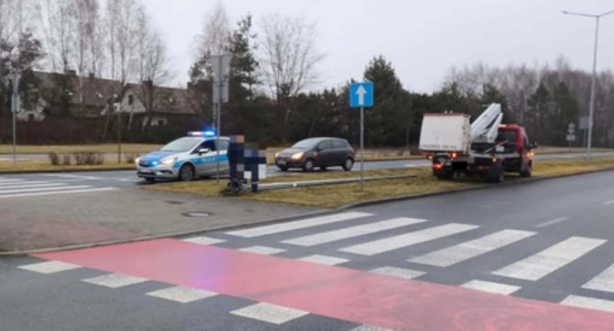 Uderzył w latarnię i uciekł - 29-latek był kompletnie pijany