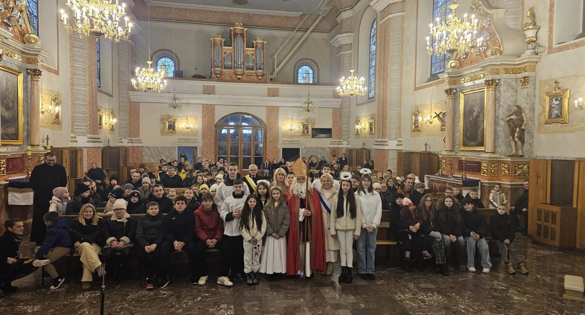 Święty Mikołaj odwiedził dzieci w Działoszynie i Bobrownikach