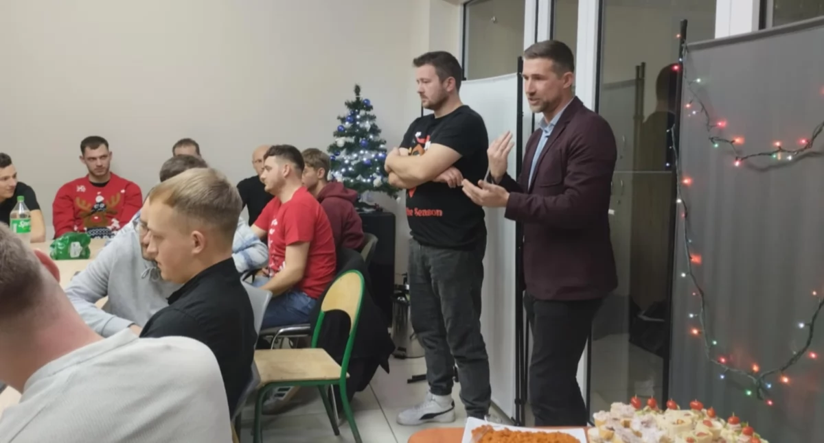 Nowy rozdział Zawiszy Pajęczno – klubowa wigilia i powitanie trenera Mateusza Łuczaka