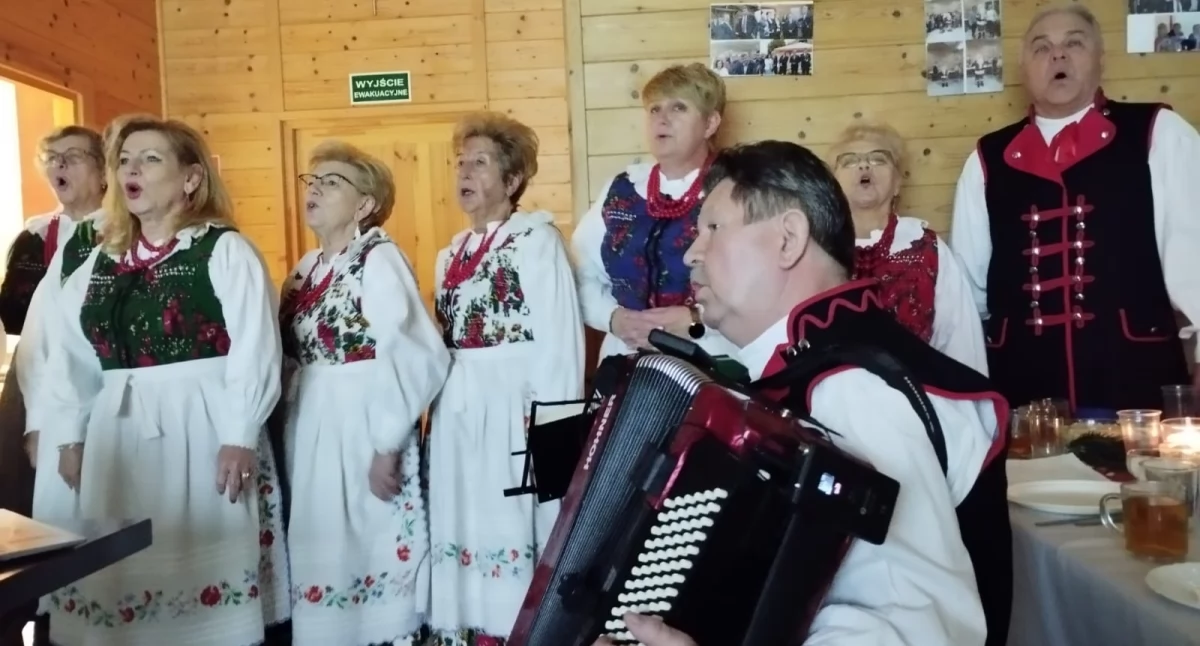 Zespół Folklorystyczny Trębaczewianie: W Wydrzynowie kolędowanie i biesiadowanie