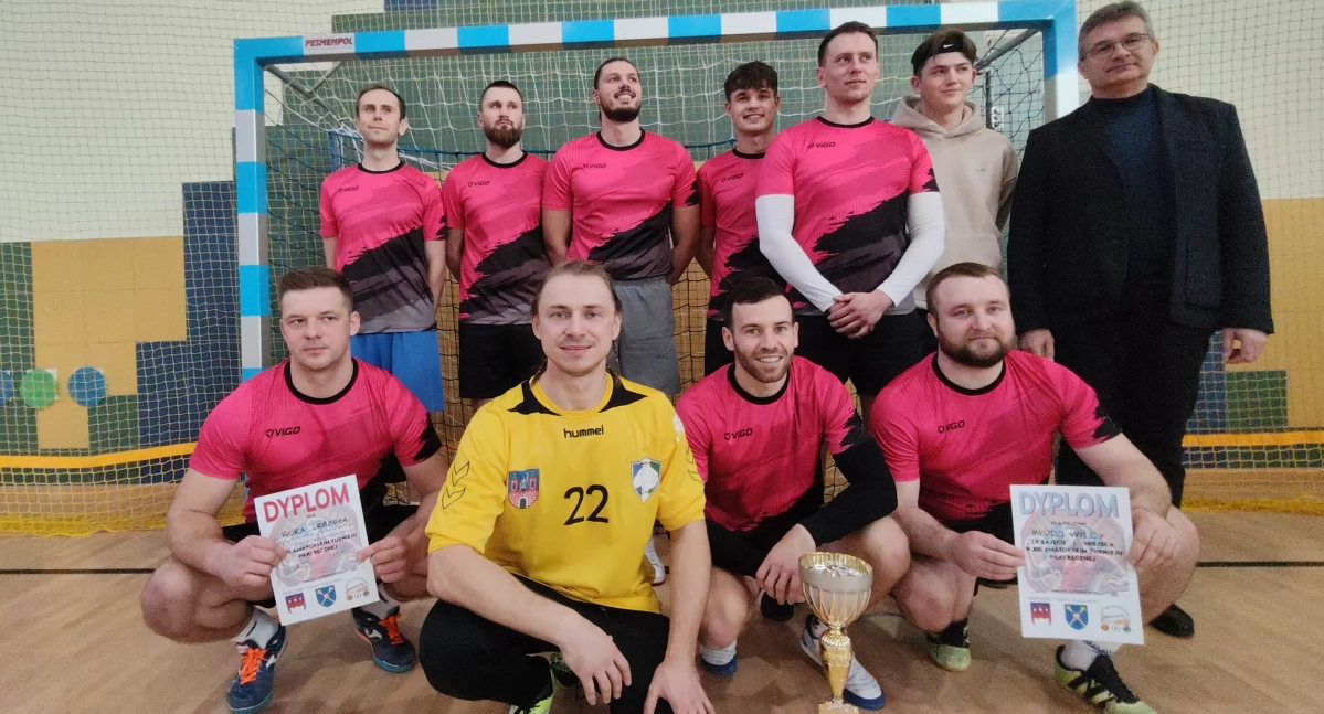 „Młode Wilki” triumfują w XIII Amatorskim Turnieju Piłki Ręcznej w Pajęcznie
