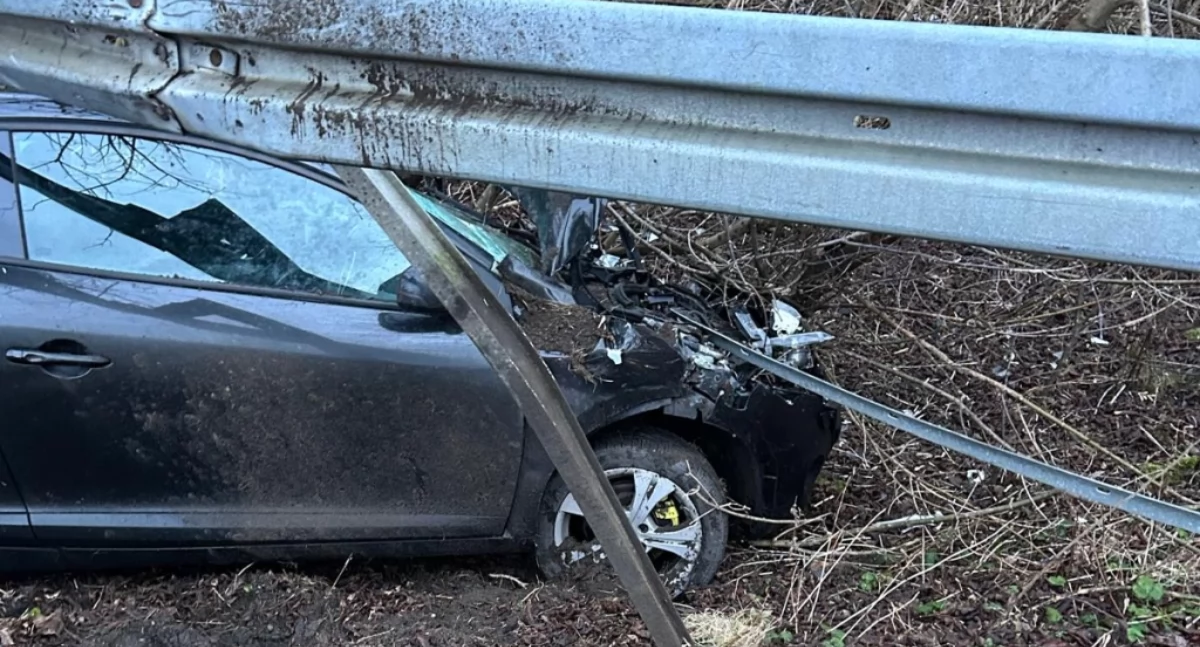 28-latek uciekał przed policją - podróż zakończył w rowie