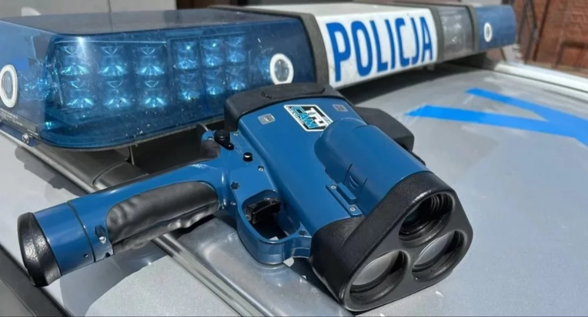 Jechał blisko 120 km/h w obszarze zabudowanym - policjanci surowo go ukarali 