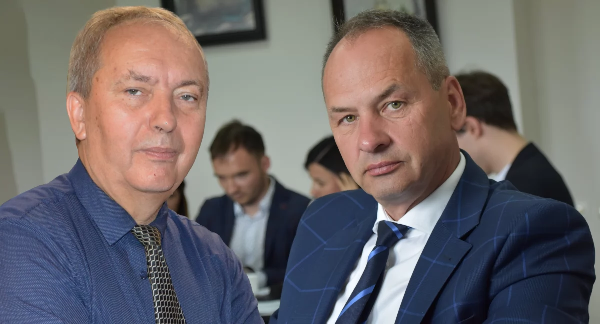Odwołanie starosty pajęczańskiego: Czy to możliwy scenariusz? Kto jest silniejszy: Paweł Sikora czy Jacek Lewera
