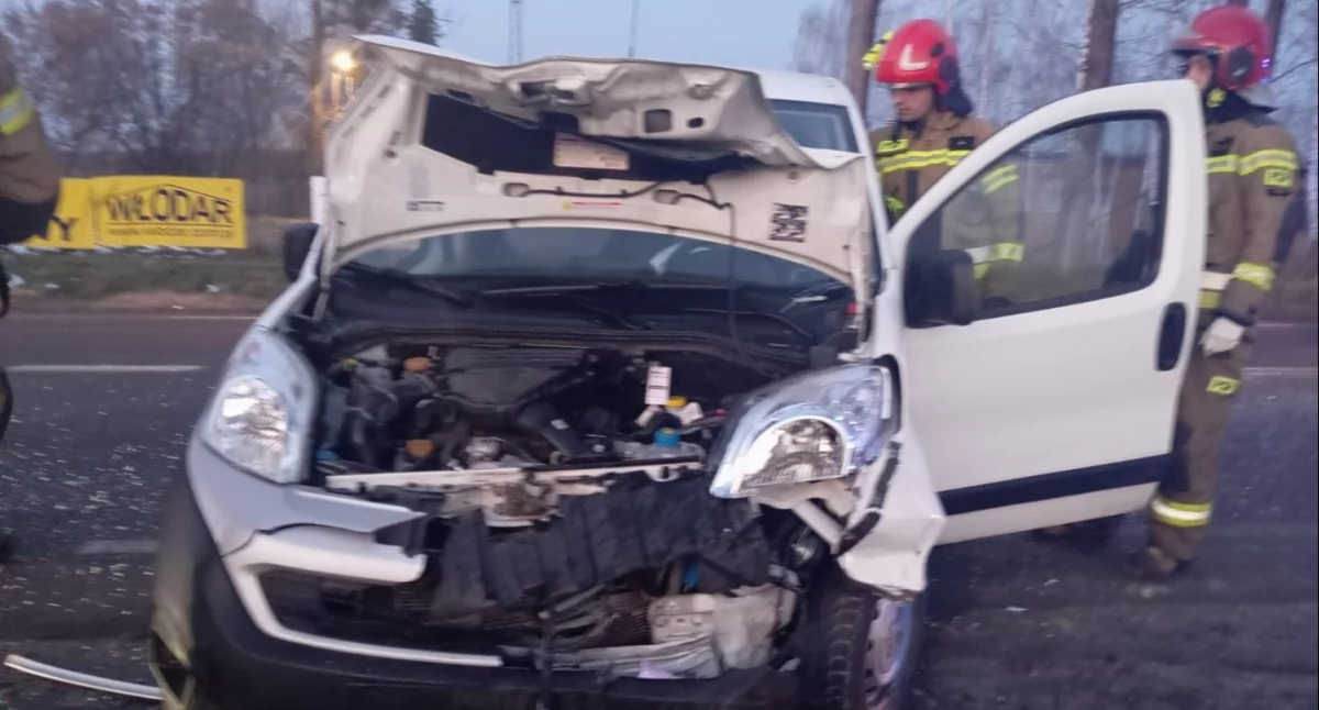 Wypadek dwóch samochodów na drodze krajowej 43 w Kamionce