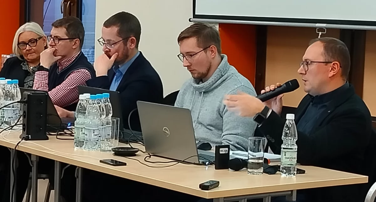 Konsultacje społeczne w sprawie budowy linii kolejowej łączącej Bełchatów z linią 131 w Sulmierzycach