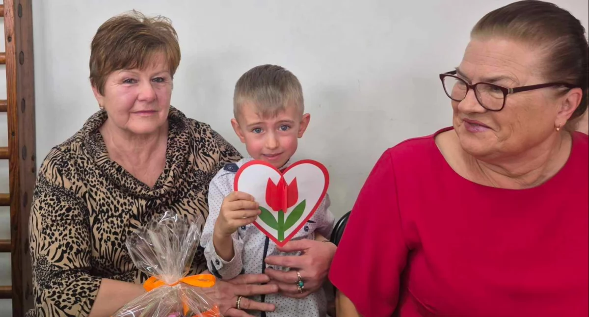 Dzień Babci i Dziadka w Szkole Podstawowej im. Wisławy Szymborskiej w Sieńcu