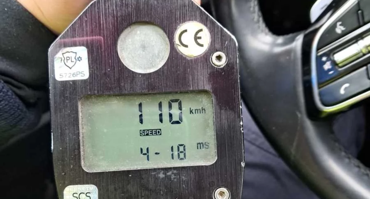 Pędził Audi 110km/h w terenie zabudowanym. Stracił prawo jazdy!