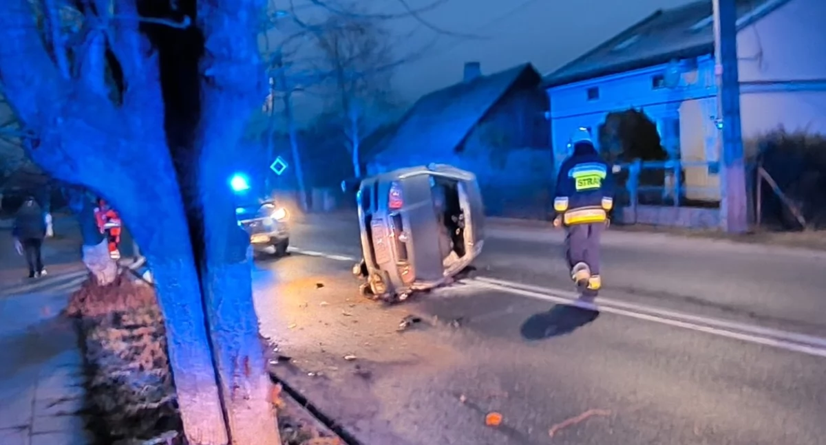 Uderzył w drzewo i dachował - 47-latek był pijany