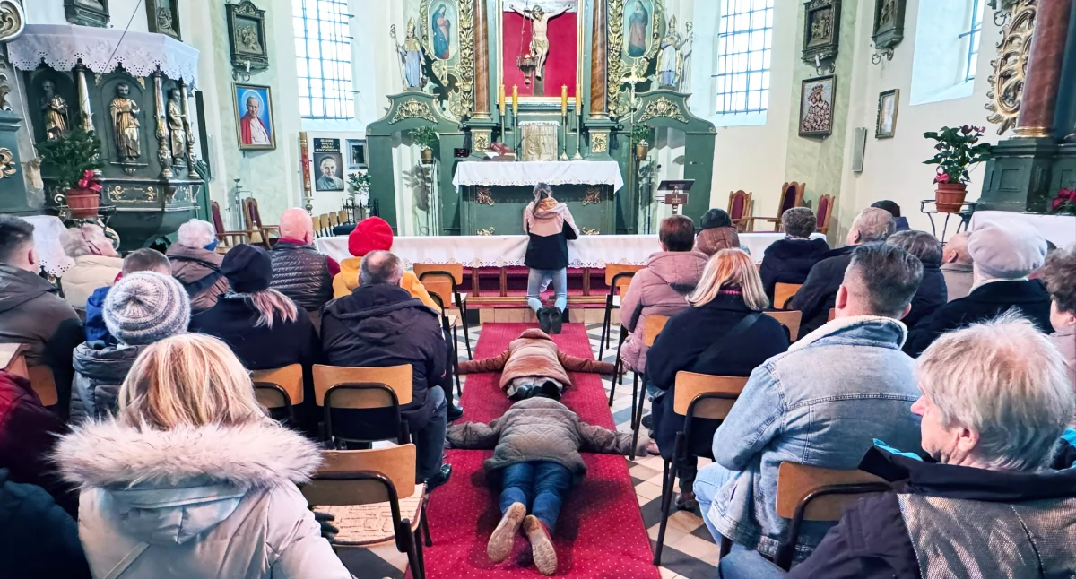 Ksiądz proboszcz przed komisją kościelną: Parafianie nie wierzą w jego grzechy