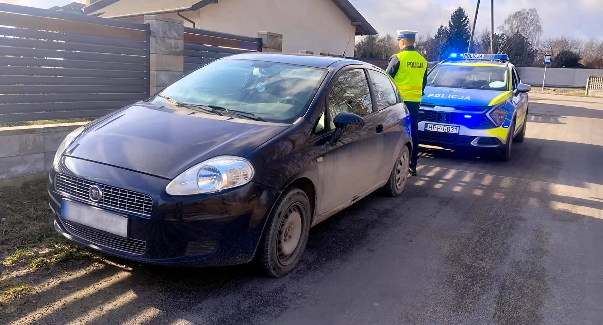 Na widok policjantów skręcił w boczną drogę - 48-latek był pijany i jechał na zakazie