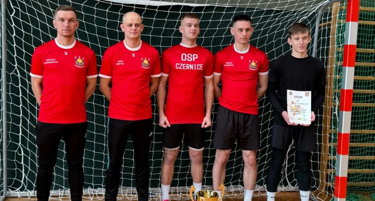 Strażacka rywalizacja na sportowo! OSP Czernice triumfuje w turnieju w Osjakowie