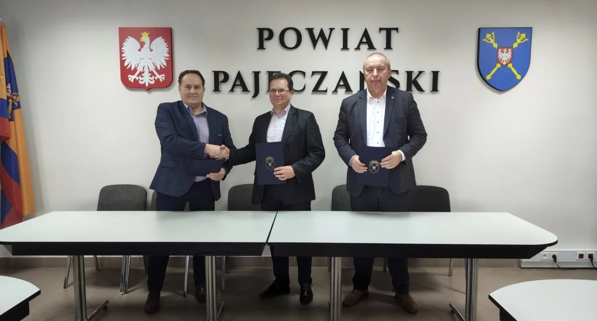 Powiat Pajęczański podpisał kolejną umowę na realizację budowy i rozbudowy dróg
