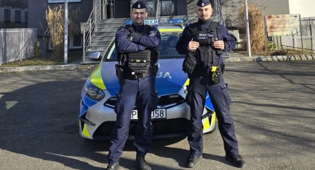 Dostał silnych drgawek i zaczął się dusić - policjanci w ostatniej chwili go uratowali 
