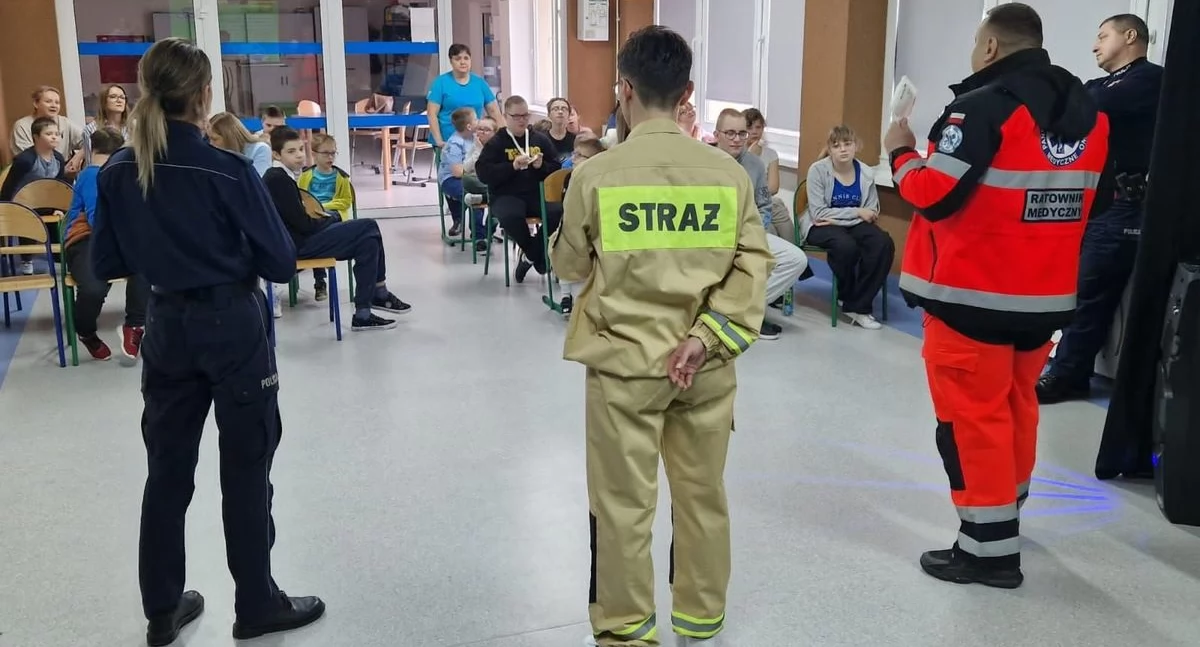 Uczniowie Zespołu Szkół Specjalnych w Wieluniu uczą się, jak reagować w sytuacjach zagrożenia