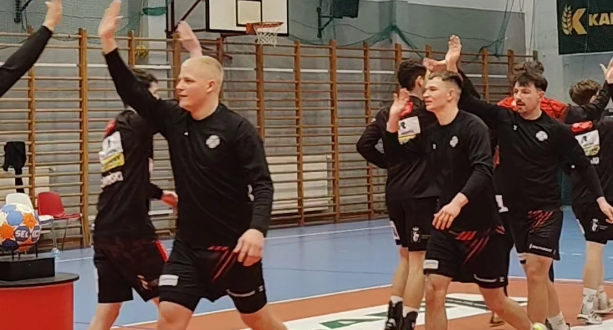 MKS Wieluń starał się podjąć rękawice. Ostatecznie lider tabeli wyraźnie wygrał spotkanie w Wieluniu